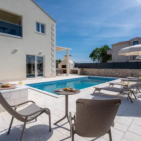 Ora With Heated Pool, Whirlpool, 4 Bedrooms Villa *
