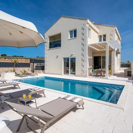 Ora With Heated Pool, Whirlpool, 4 Bedrooms * Grohote