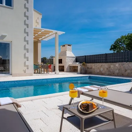 Ora With Heated Pool, Whirlpool, 4 Bedrooms * Grohote