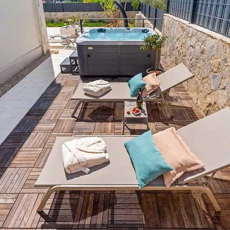 Ora With Heated Pool, Whirlpool, 4 Bedrooms Grohote
