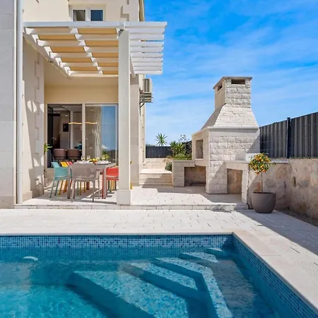 Ora With Heated Pool, Whirlpool, 4 Bedrooms Villa Grohote
