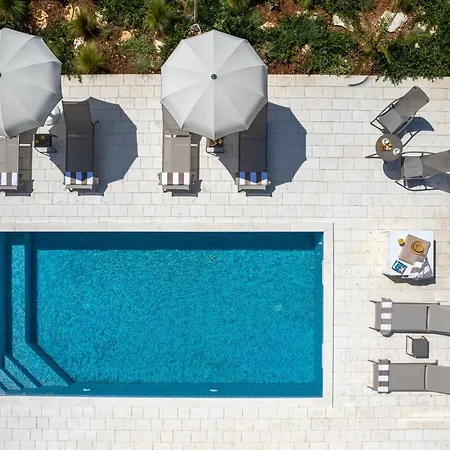 Villa Ora With Heated Pool, Whirlpool, 4 Bedrooms