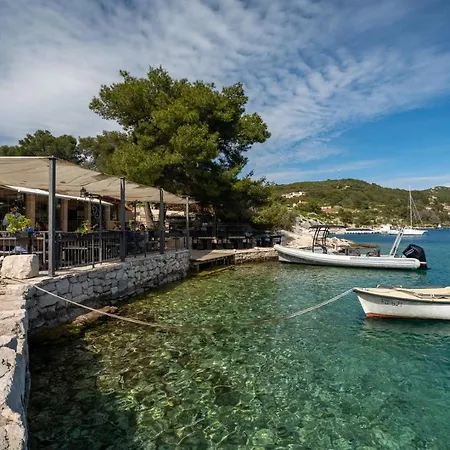 Villa Ora With Heated Pool, Whirlpool, 4 Bedrooms Grohote