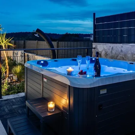 Ora With Heated Pool, Whirlpool, 4 Bedrooms * Grohote