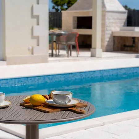 Villa Ora With Heated Pool, Whirlpool, 4 Bedrooms