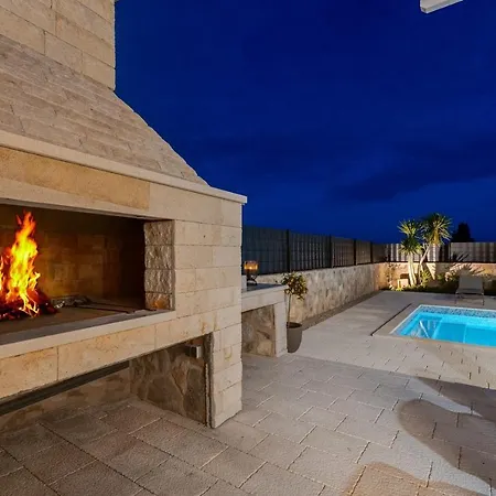 Ora With Heated Pool, Whirlpool, 4 Bedrooms Villa