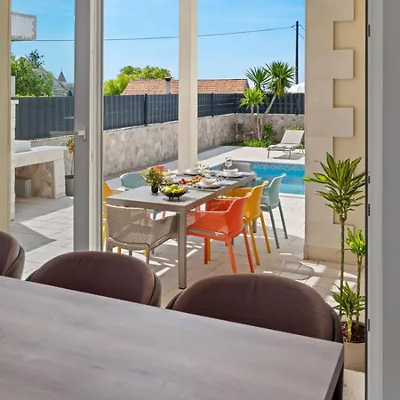 Ora With Heated Pool, Whirlpool, 4 Bedrooms Villa Grohote