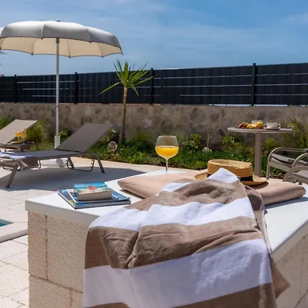 Ora With Heated Pool, Whirlpool, 4 Bedrooms * Grohote