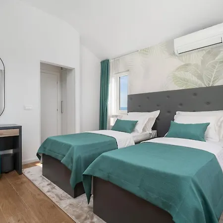 Villa Ora With Heated Pool, Whirlpool, 4 Bedrooms Grohote