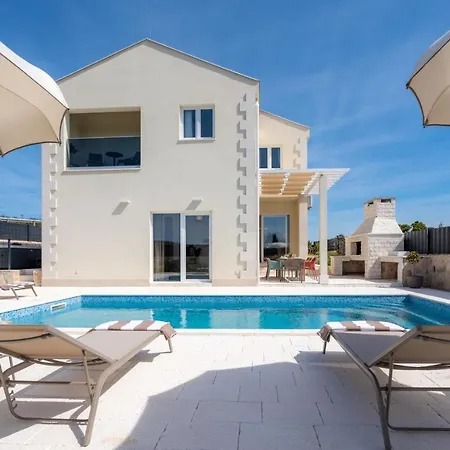 Ora With Heated Pool, Whirlpool, 4 Bedrooms