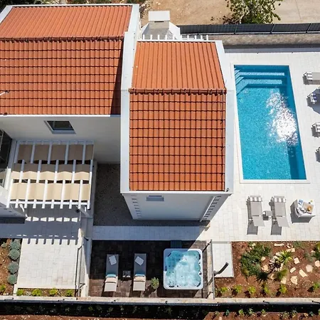 Villa Ora With Heated Pool, Whirlpool, 4 Bedrooms *